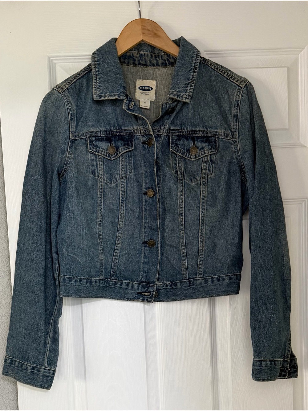 Old Navy Medium Wash Denim Jacket in Blue